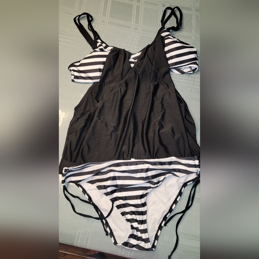 Brand New Blk & Wht Tankini - Picture 3 of 3